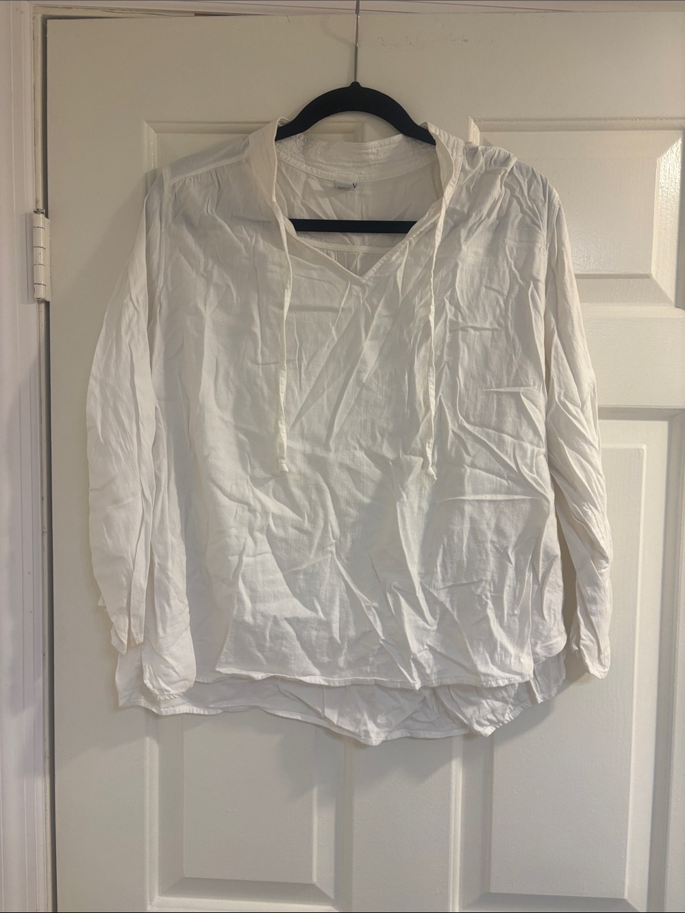 Old Navy White V-Neck Tie Pullover Tunic